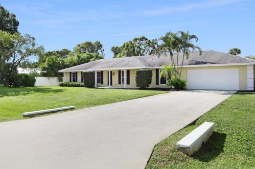 1035 6th Pl, Vero Beach, FL 32962-1570