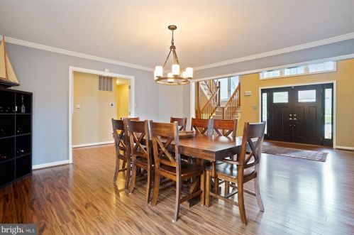 9111 Meadowcreek Ln, Lorton VA  22079-3238 exterior