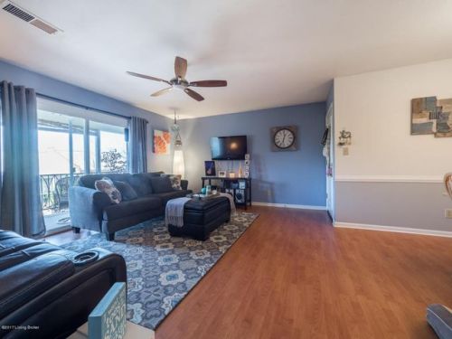 705 Highwood Dr, Louisville, KY 40206-3264