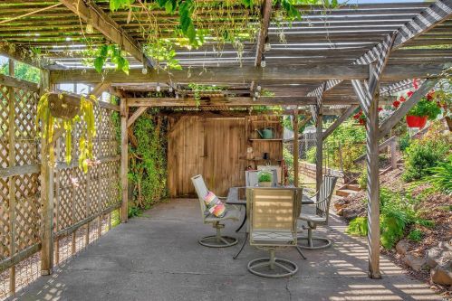 3802 Chanate Rd, Santa Rosa CA  95404-1840 exterior