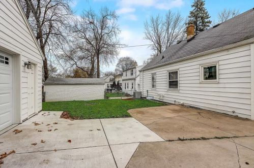 523 112, Milwaukee WI 53226-4132 exterior