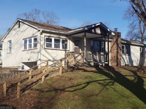 617 Mansfield St, Belvidere NJ  07823-1911 exterior