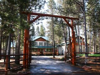 17125 Upland Rd, Bend OR  97707-2248 exterior