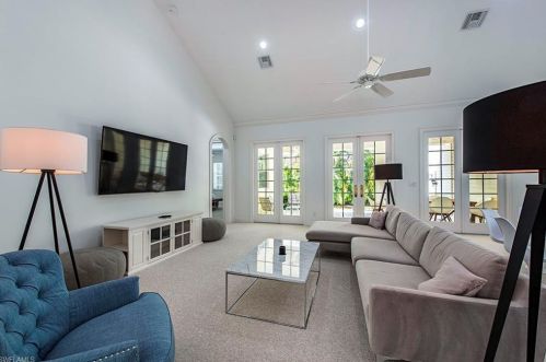 860 7th St, Naples, FL 34117-2281