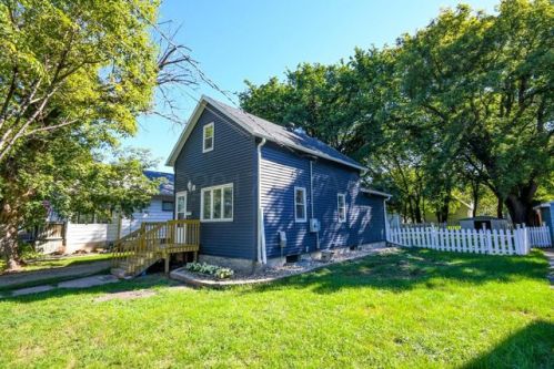 512 9th St, Moorhead, MN 56560-1915