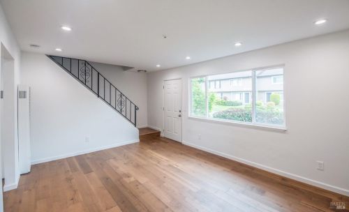 315 Algiers Ct, Santa Rosa, CA 95409-3630