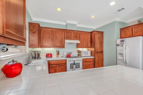 3003 La Vina Cir, Los Banos CA  93635-9497 exterior