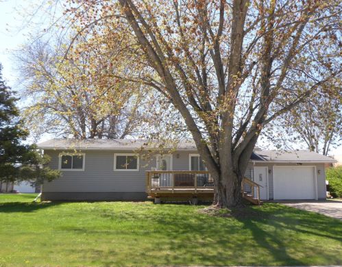 1045 20th St, Windom, MN 56101-1136