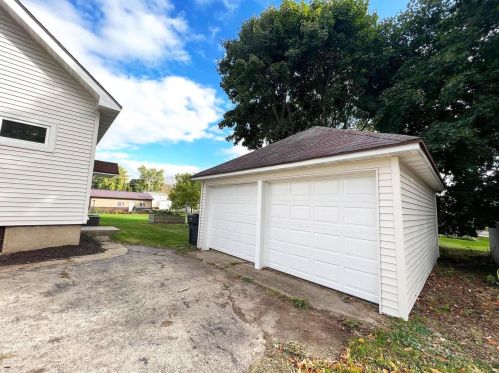 250 Caroline St, Manchester WI  53946-8518 exterior