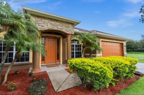 5820 Windy Pines Ln, Fort Pierce, FL 34986-4637