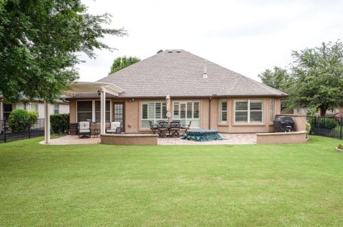 9509 Orangewood Trl, Denton TX 76207-8623 exterior