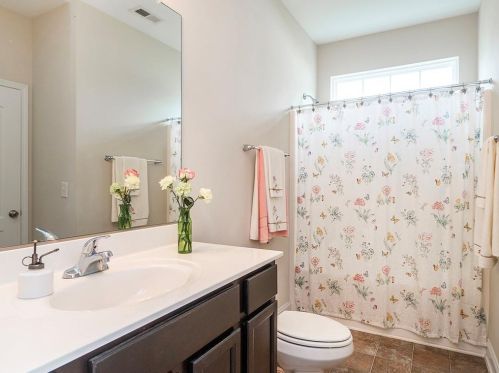 107 Vw Dr, Burlington NC  27215-4694 exterior