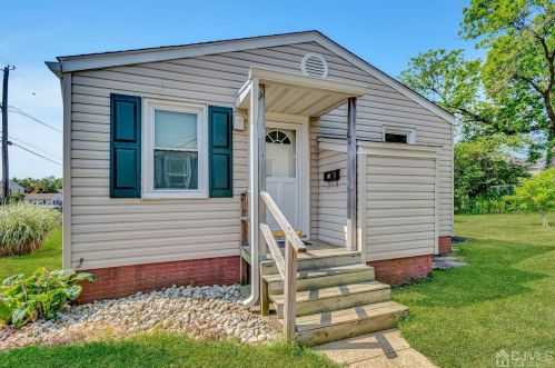 79 Barker Ave, Tinton Falls, NJ 07724-2943