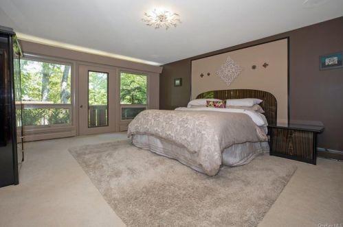 12 Fawn Hl Rd, Tuxedo Park NY  10987-3531 exterior