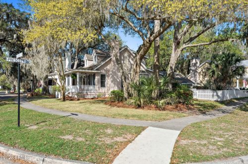 1 Holbrook Dr, Beaufort, SC 29902-5298