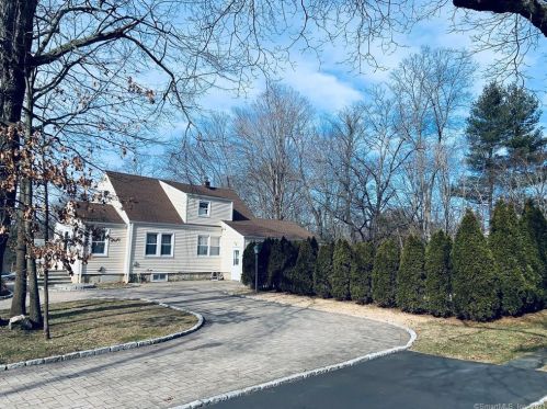 41 Nichols Ave, Stamford, CT 06905-2227