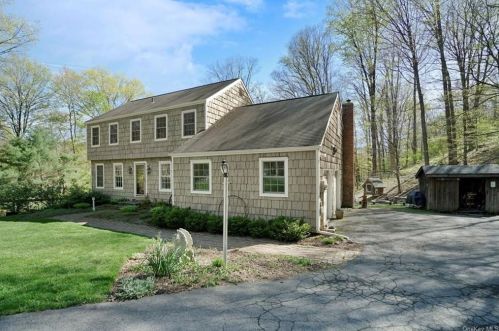 28 Kings Point Ln, Washingtonville NY  10992-2026 exterior