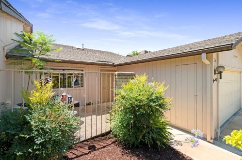 2526 Laramie Rd, Riverside, CA 92506-3344