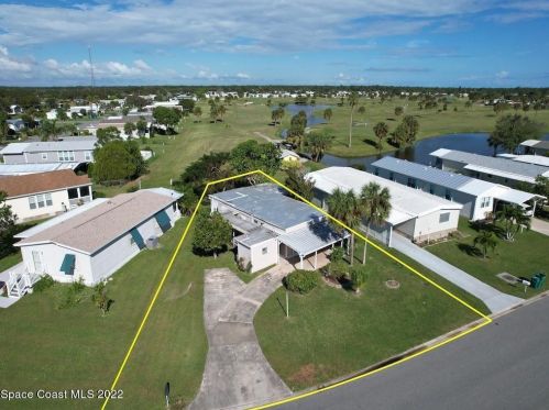 1052 Barefoot Cir, Sebastian, FL 32976-7037