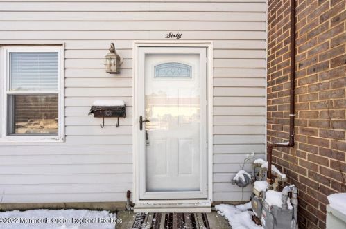 60 Greenwood Loop Rd, Bricktown, NJ 08724-1254