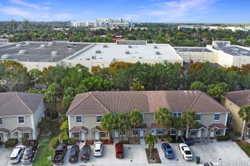 12017 2nd St, Hollywood, FL 33025-5916