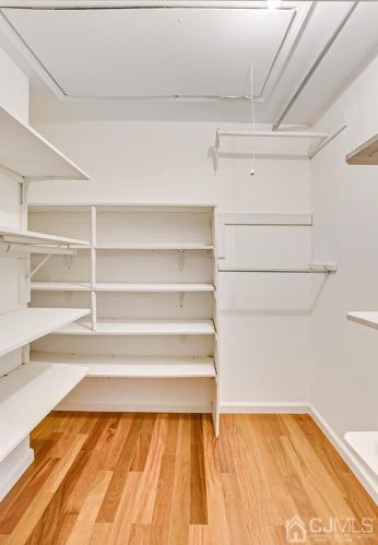 41 Highview Dr, Woodbridge NJ  07095-3904 exterior