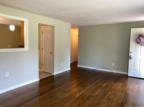 31 Hale Haven Ct, Uncasville, CT 06382-2225