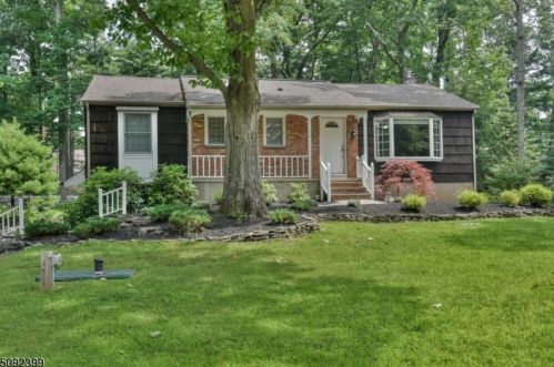 36 Old Milford Ln, West Milford Lakes NJ  07480-1123 exterior
