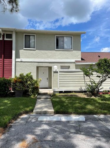 17 Pine Island Cir, Kissimmee, FL 34743-8161