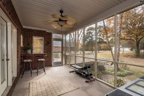 140 Clubhouse Dr, Cayce-West Columbia SC 29172-2584 exterior