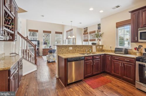 7204 Little Thames Dr, Gainesville VA  20155-4021 exterior