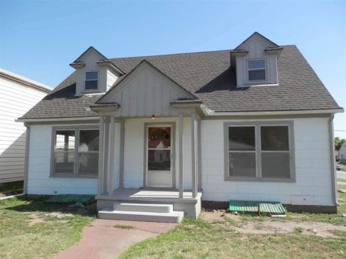 1921 Maple Ave, Enid, OK 73701-4556