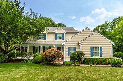 12 Finch Ln, South Kingstown, RI 02874-2217