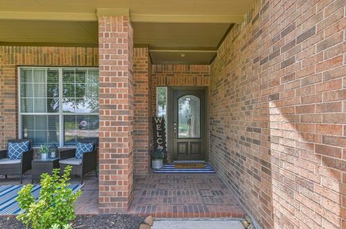 617 Pelican Harbour Dr, Texas City, TX 77590-2001