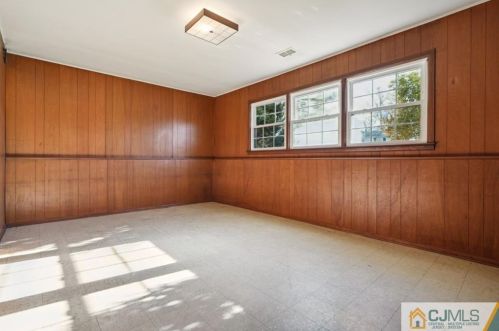 51 Jackson Ct, Perth Amboy NJ  08863-1304 exterior