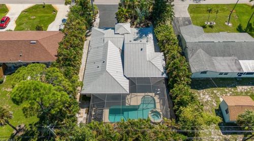 657 91 Ave, Naples FL 34108-2424 exterior