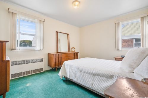 13 Berkshire Rd, Bethpage NY  11714-1025 exterior