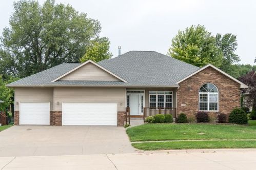 1935 Meadow Hill Pl, Ely, IA 52227-9807