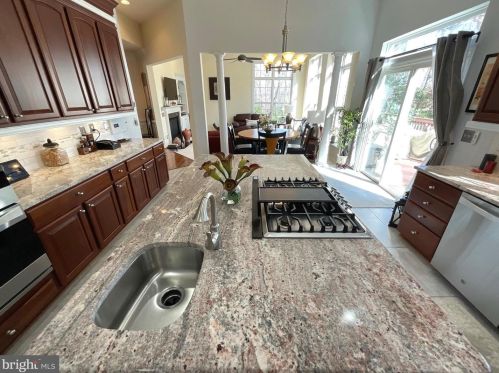 7226 Lyndam Hill Cir, Lorton VA  22079-4509 exterior