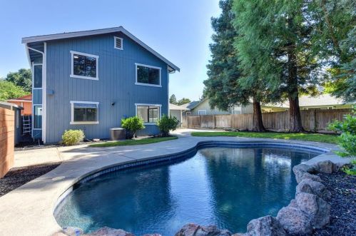 9262 Mapleview Way, Elk Grove CA  95758-5007 exterior