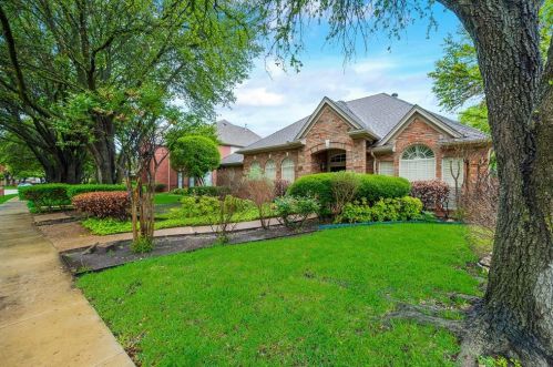 6853 Colonnade Dr, Plano TX  75024-6319 exterior