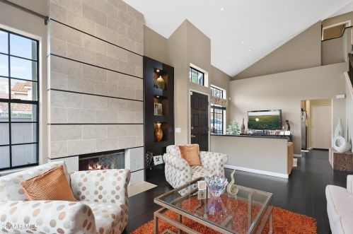 4766 Castello Way, Calabasas CA  91377-5500 exterior