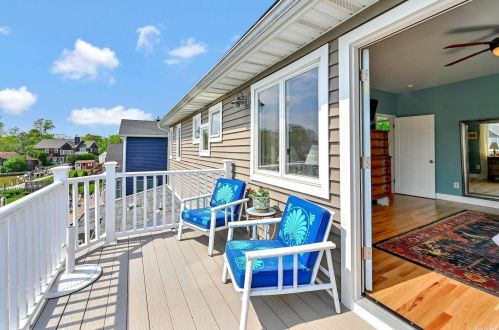 624 Tower Mews, Oakdale NY  11769-2449 exterior