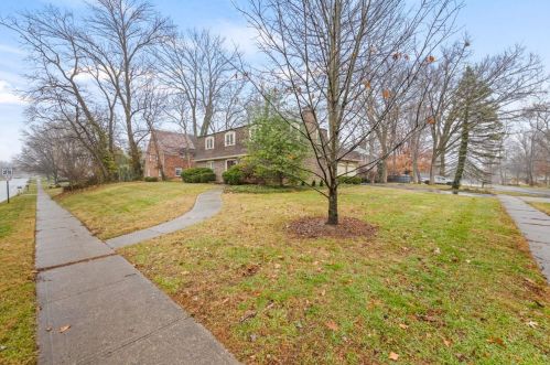 1988 Greenpine Dr, Cincinnati, OH 45231-2112