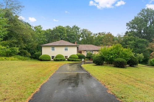 51 Lancelot Dr, North Haven, CT 06473-1015