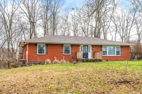 3360 Old Winchester Trl, Xenia, OH 45385-8733