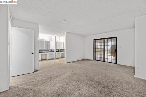 4369 Hillview Dr, West Pittsburg CA  94565-6071 exterior