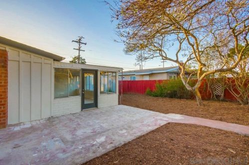 5027 Glasgow Dr, San Diego CA 92117-1037 exterior