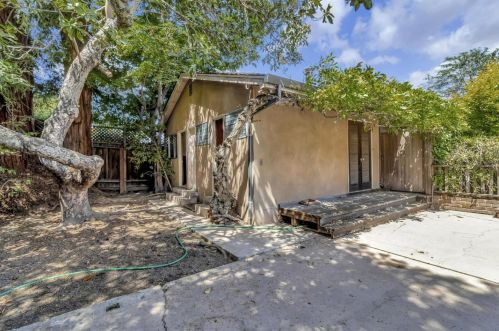 1558 Edgewood Dr, Palo Alto CA  94303-2819 exterior