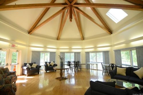 1210 Eagle Bay Dr, Crotonville NY  10562-2355 exterior